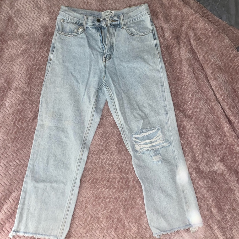 Light wash, distressed jeans, size 25